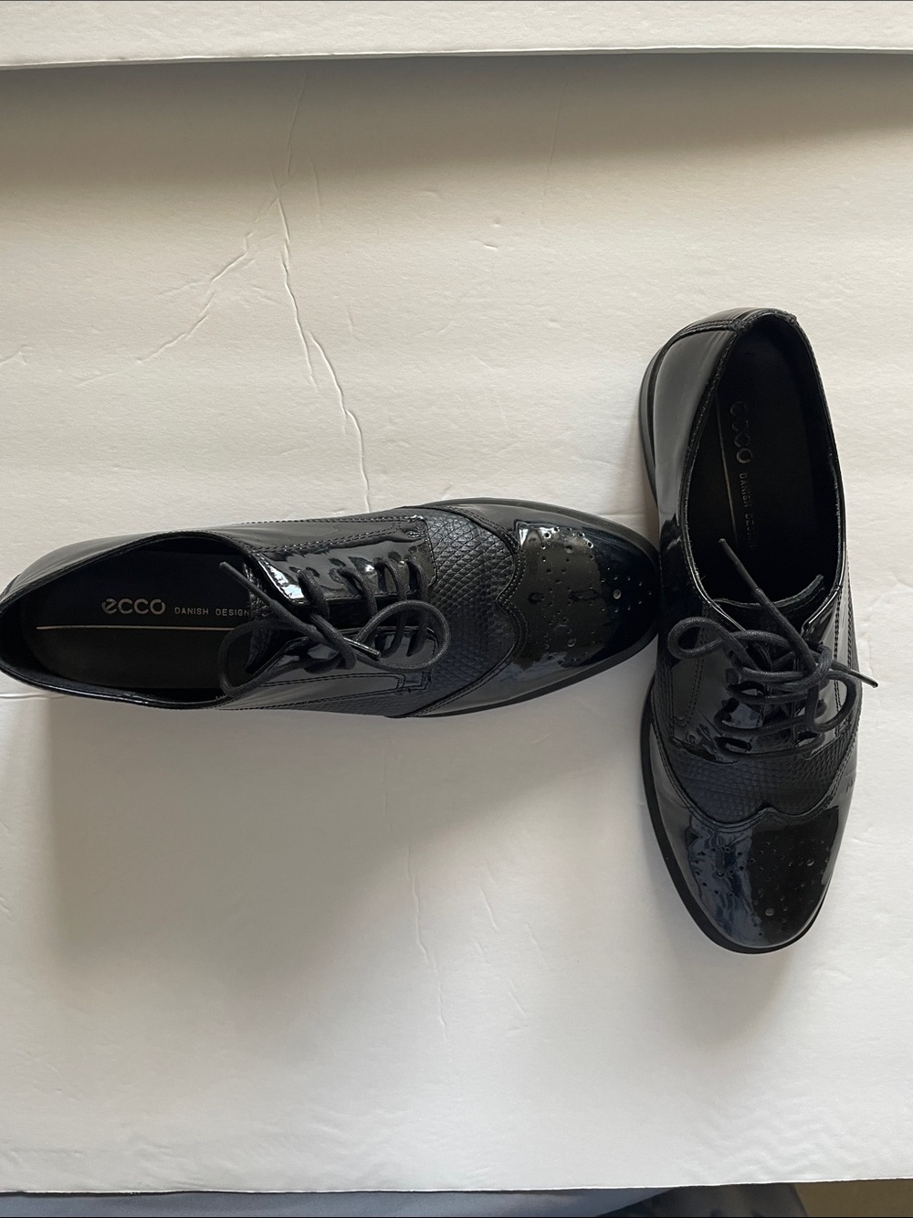 Women’s Ecco Black Patent & Textured Leather Oxford Flats